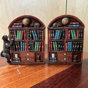 Cat and mouse bookends bookshelves